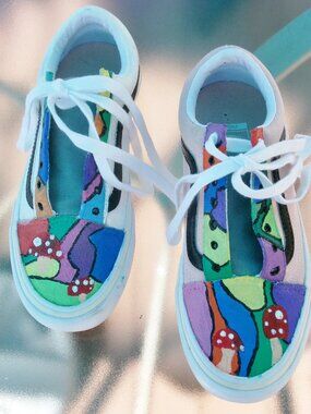 NWOTS, VANS PRO, HAND PAINTED, #1 SKATEBOARD SHOE, MEN'S SIZE 5.5